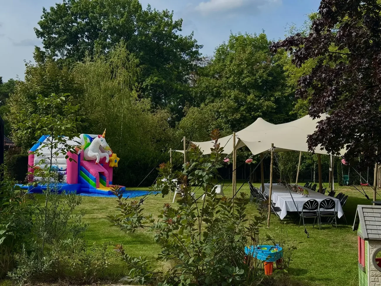 Studentenfeest stretchtent nacht Limburg