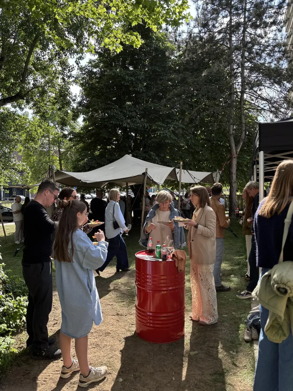 Stretchtent bedrijfsevent mensen overdag Hasselt