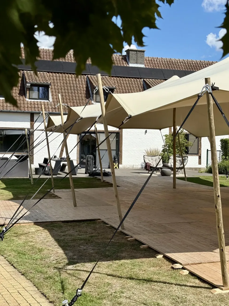 Houten vlonder stretchtent opbouw Limburg