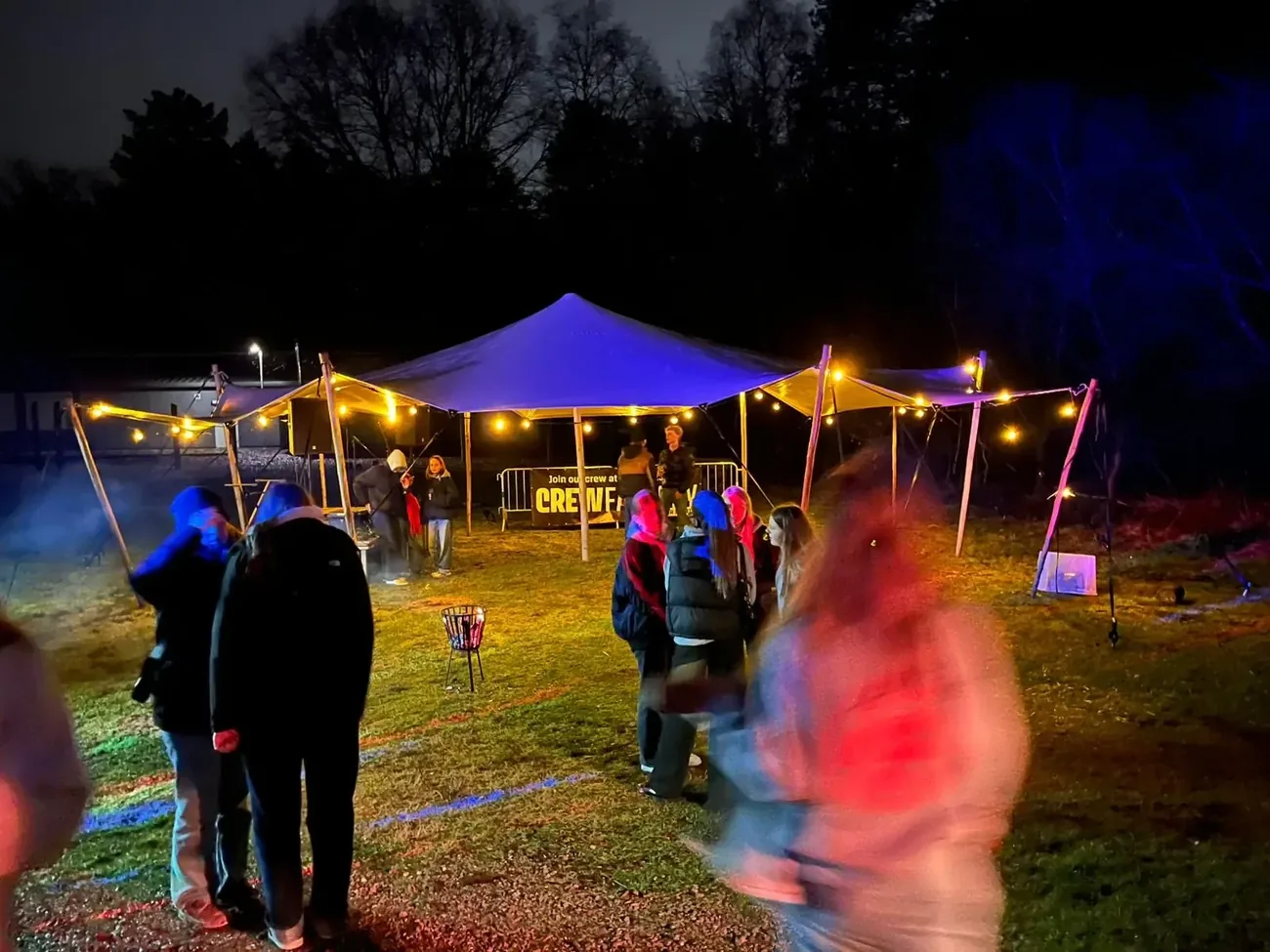 Stretchtent nachtfestival gekleurde verlichting Limburg